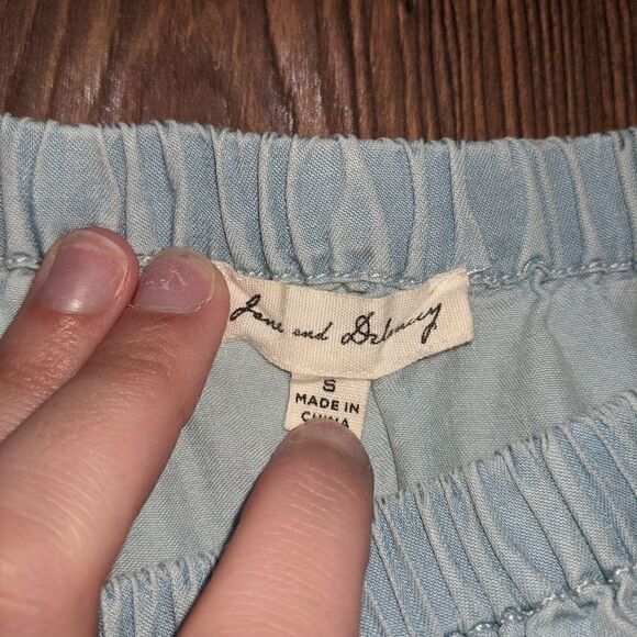 JANE AND DELANCEY Women's Flowy Blue Chambray Off the Shoulder Top - Picture 3 of 3